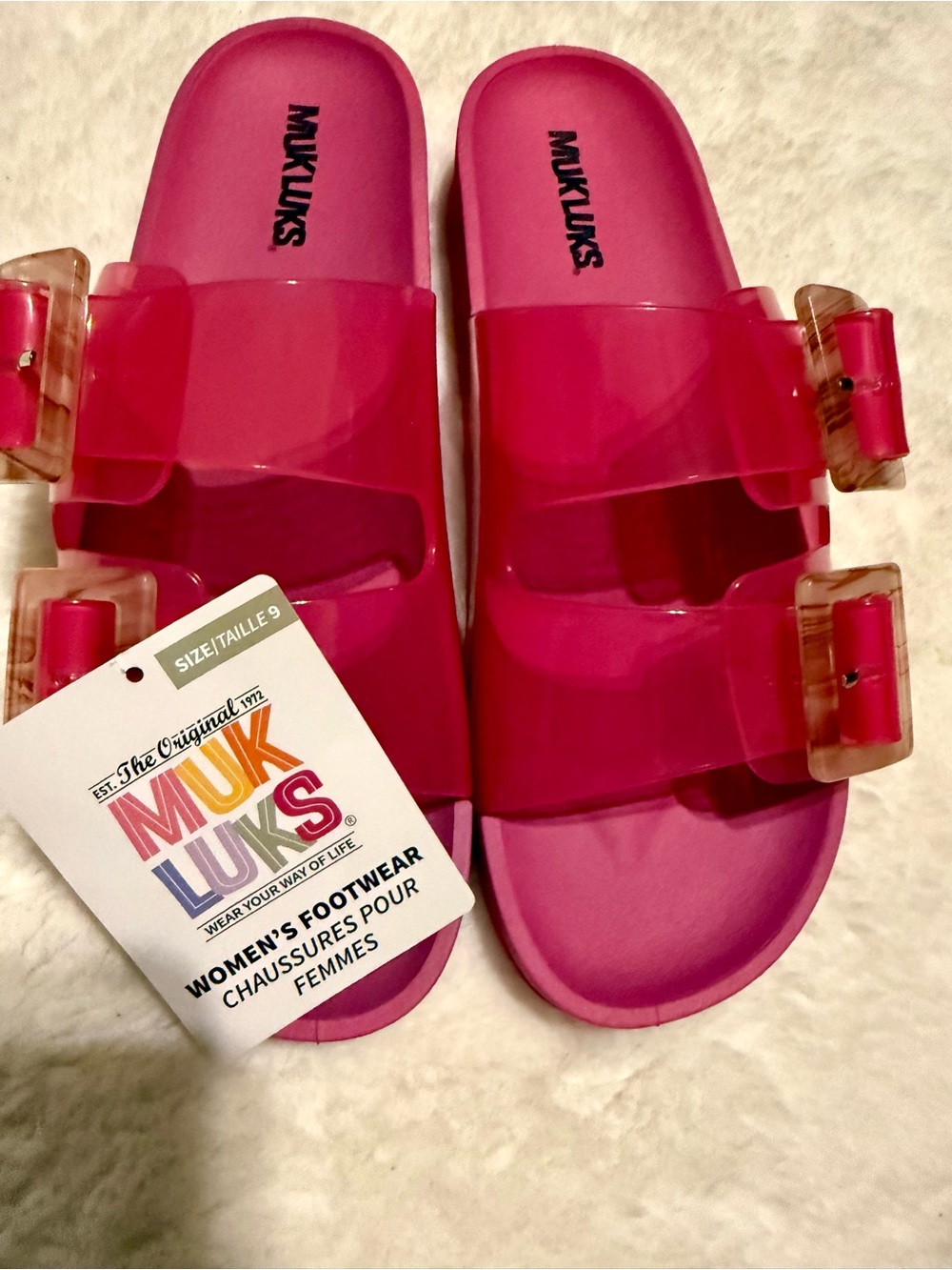 MUK LUKS GRAND CAYMAN LUCITE SANDALS. SIZE 9. BRAND NEW WITH TAGS. HOT PINK